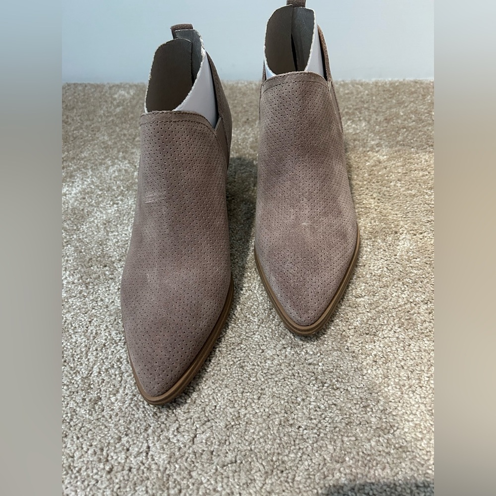 Marc Fisher LTD Dalar Perforated taupe suede ankle boots Size 7 - Picture 2 of 6